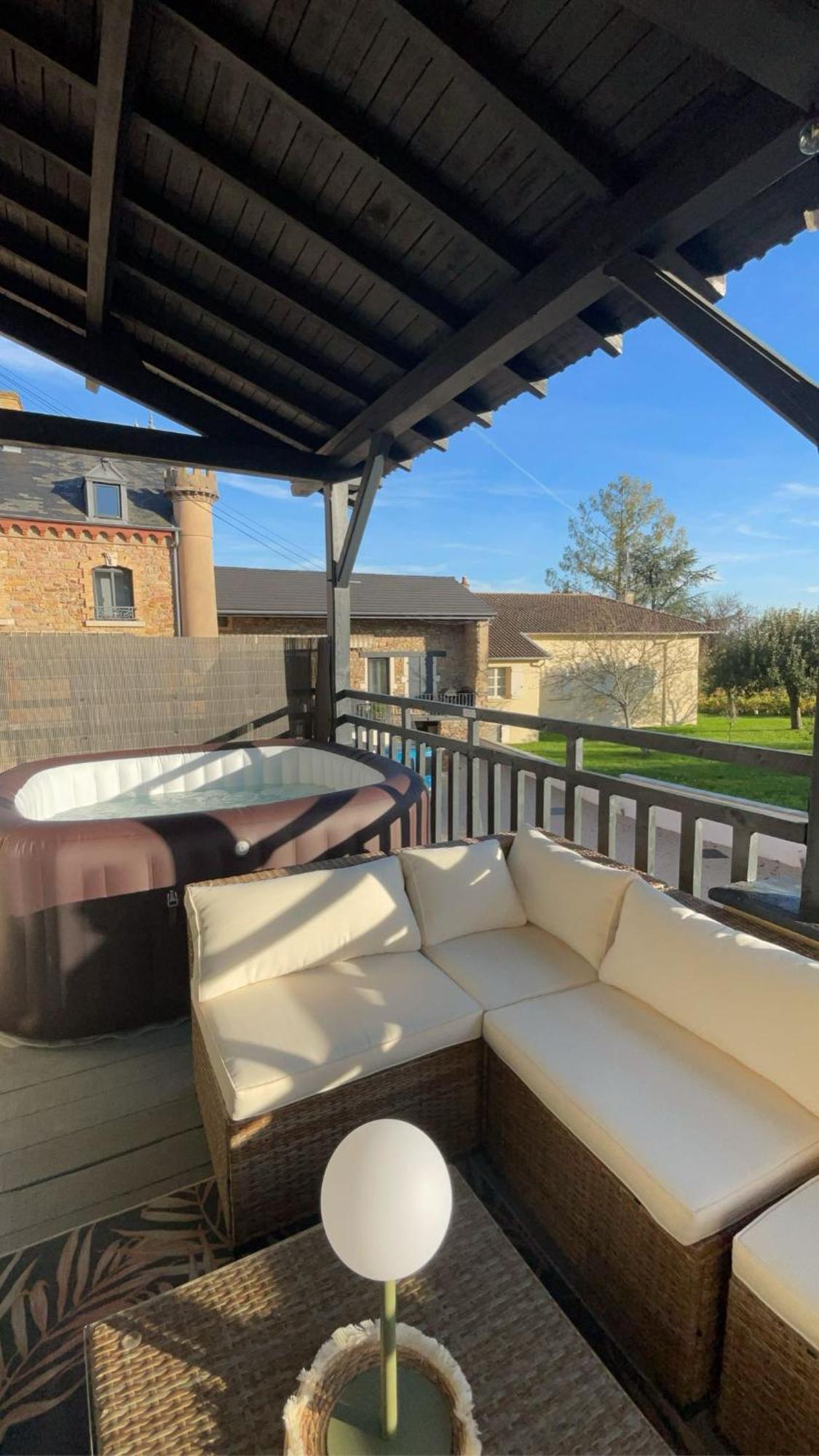 Le Petit Chateau De Sathonat - Horizon Paradis Saint-Amour-Bellevue Bagian luar foto